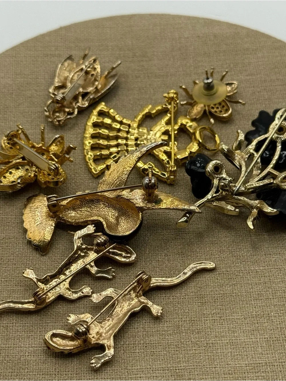 Set of 7 animal brooch lot